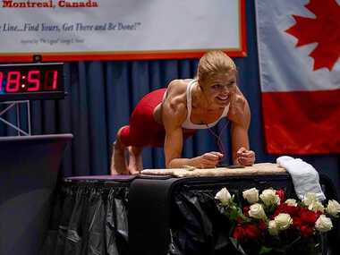 Neuveriteľný výkon! Svetový rekord v planku u žien prekonala Dana – mamina, fanúšička jogy a fitness