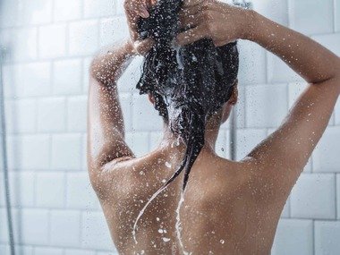 Večerná sprcha po fitku ti dáva viac, než si myslíš