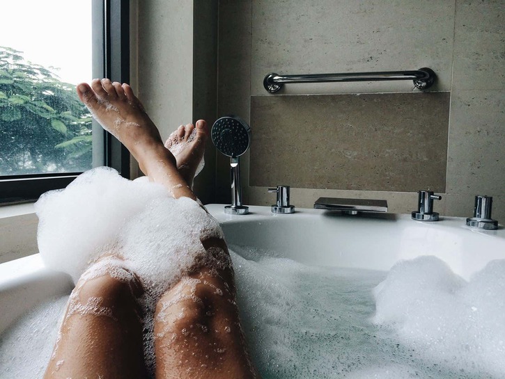 Horúci kúpeľ: Príjemná forma relaxu so zaujímavými zdravotnými výhodami
