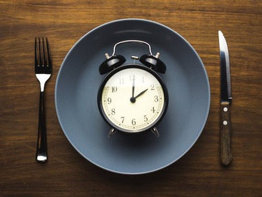 Ako dlho môžeš byť bez jedla, kým začneš prichádzať o svalovú hmotu?