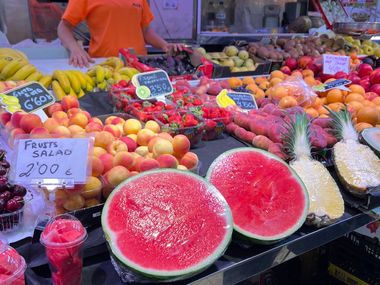 Rozkrojený melón z trhu či obľúbené freshe a ovocie. Ak nechceš skončiť s problémami, sleduj naše tipy