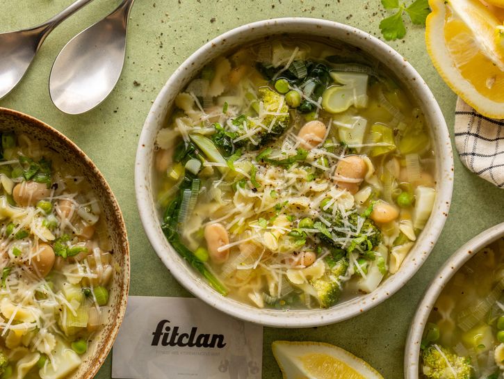 Sýta a živinami nabitá jarná minestrone polievka (Recept)