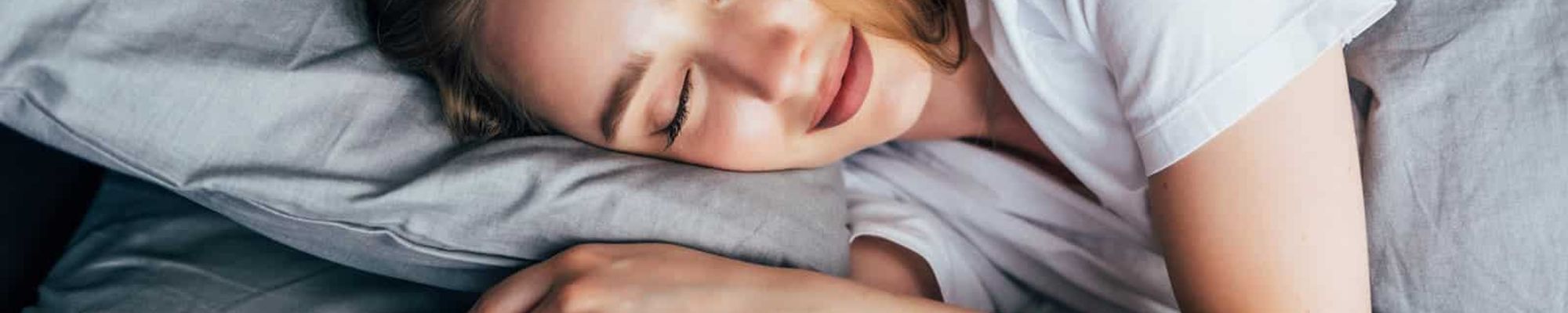 Keď budeš dbať na spánok celý týždeň, dajú sa dokopy negatíva spojené s dlhodobo krátkou dobou spánku?