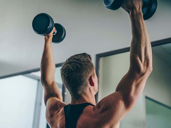 Ovplyvňuje pestrosť cvikov v tréningu lepší svalový rozvoj?