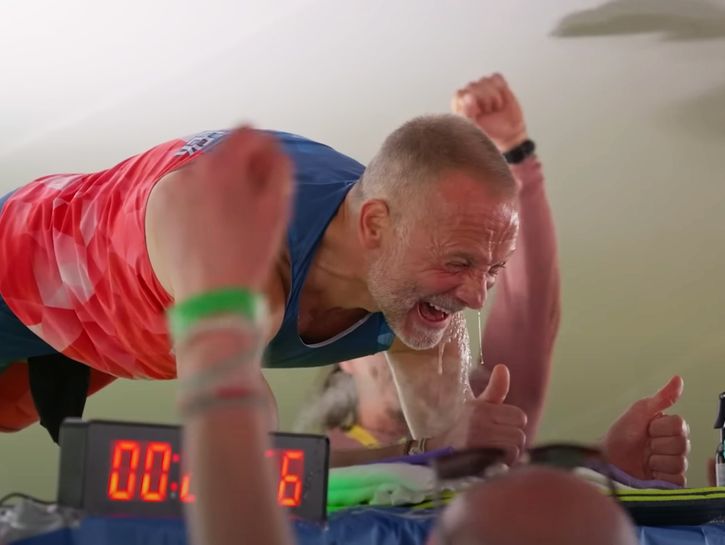 Nový svetový rekord v planku prekonal 51-ročný Čech Josef Šálek