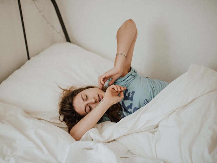 Deficit spánku bez alebo s vysoko-intenzívnym intervalovým tréningom a vplyv na svaly