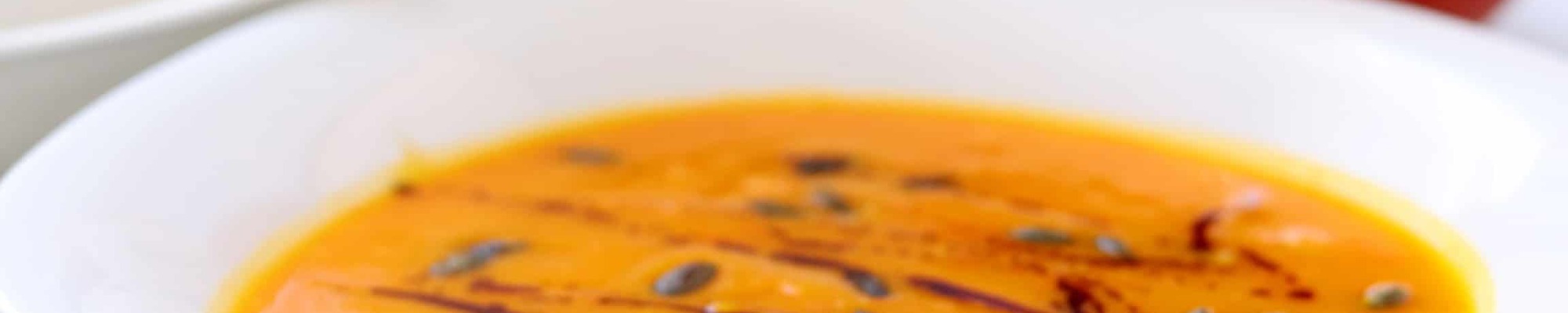 Krémová a výživná tekvicová polievka. Ľahká príprava a úžasná chuť ťa presvedčia o jej dokonalosti (Recept)