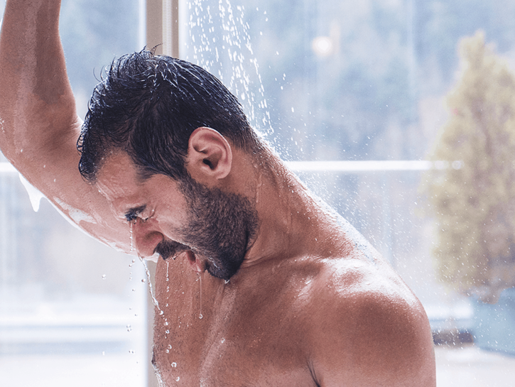 Ľadová sprcha: Hit premotivovaných blogerov alebo nástroj za lepším fyzickým a psychickým zdravím?