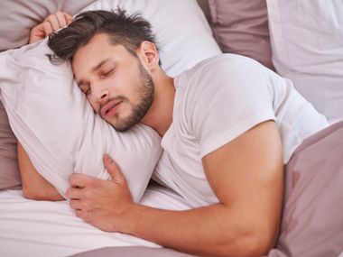 Ako ovplyvňuje kvalita a kvantita spánku športovcov v priebehu roka?